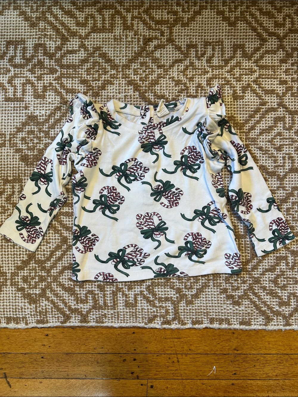 kate quinn White Long-Sleeve Ruffle Top with Candy Cane & Green Bow Print, 4T